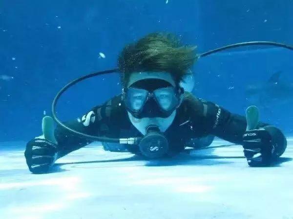水泥砌块砖生产中的立轴行星式搅拌机:均匀、高效、长寿命