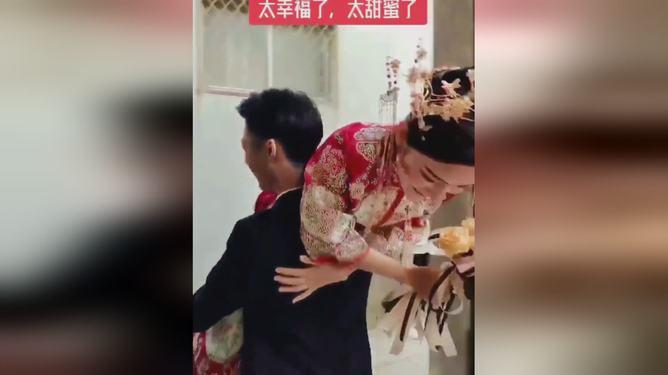 茂密丛林逃生