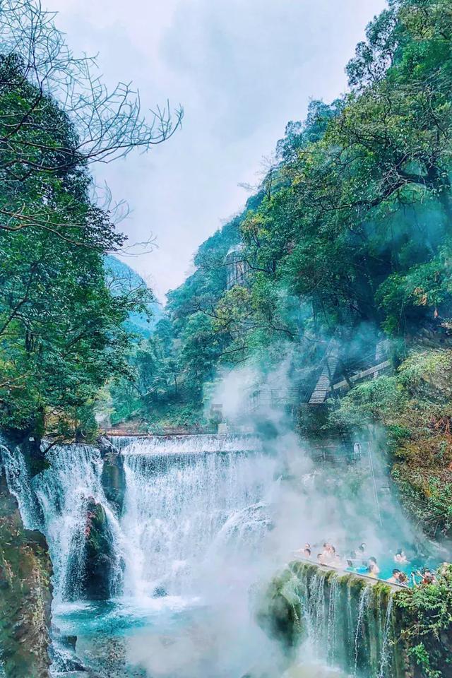 向每一个平凡人致敬，在一场又一场“双向奔赴”中全力以赴丨两会观察